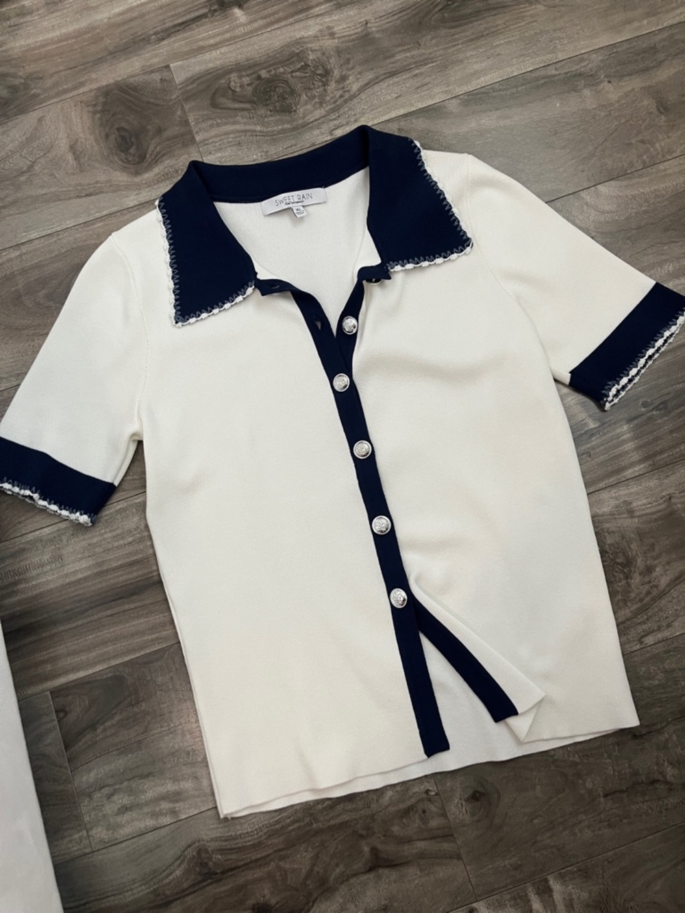 GWhite Polo Top with Navy Trim